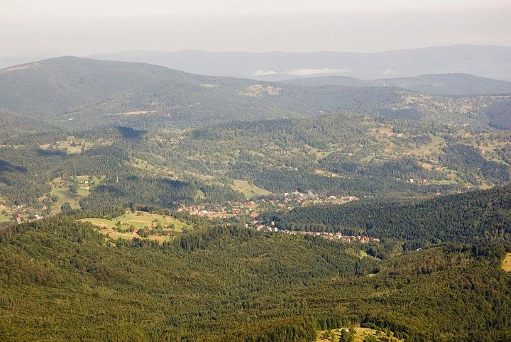 0085.jpg - Panorama na Zawoje z masywu Babiej Góry