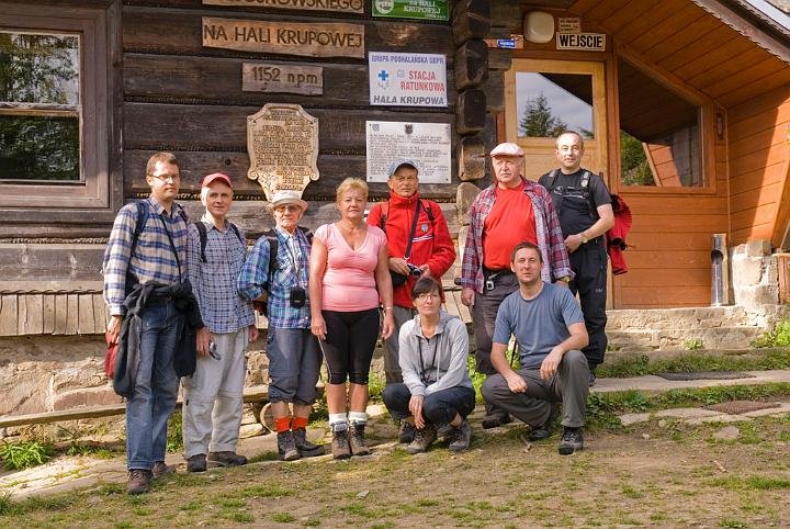 0505.jpg - Pamiątkowe zdjęcie przy schronisku na Hali Krupowej